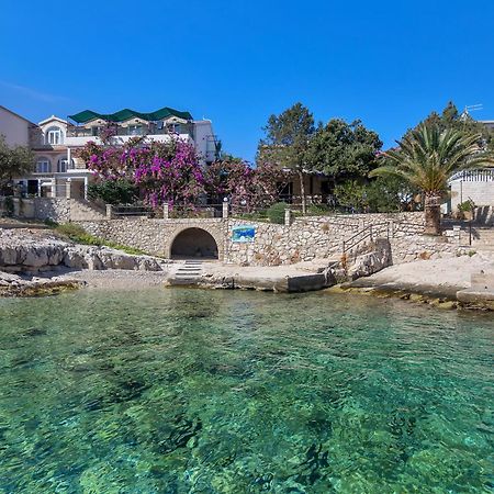 Apartmani Nikola Zastražišće Kültér fotó