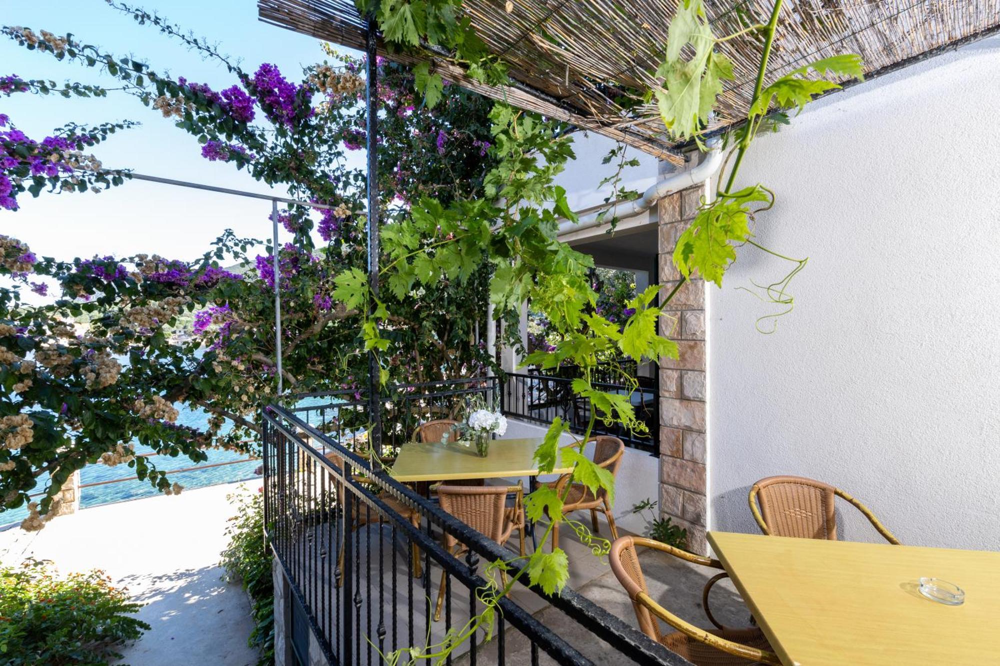 Apartmani Nikola Zastražišće Kültér fotó