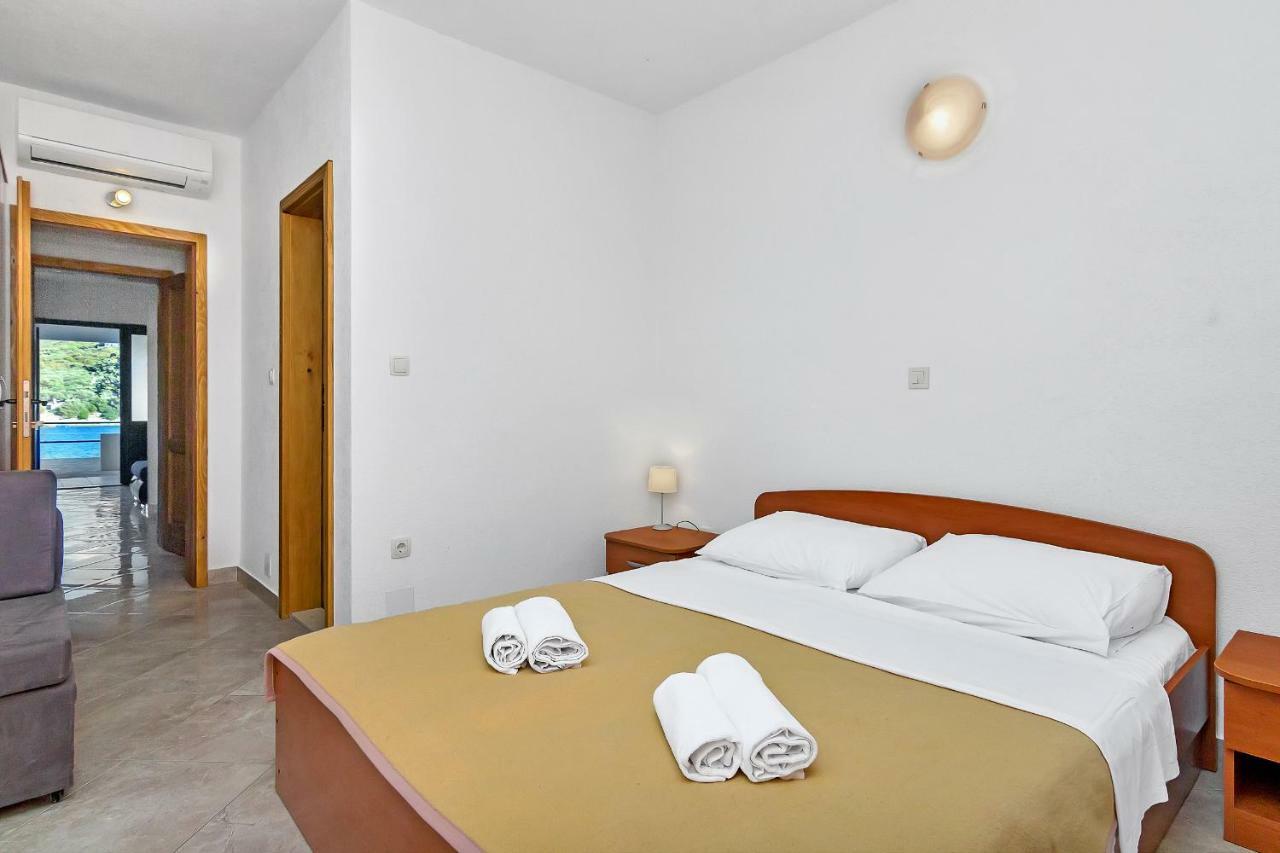 Apartmani Nikola Zastražišće Kültér fotó