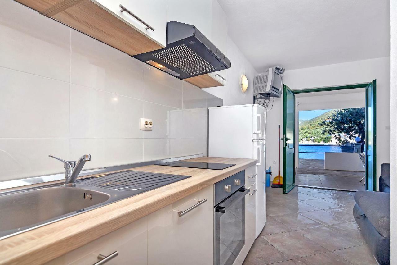 Apartmani Nikola Zastražišće Kültér fotó