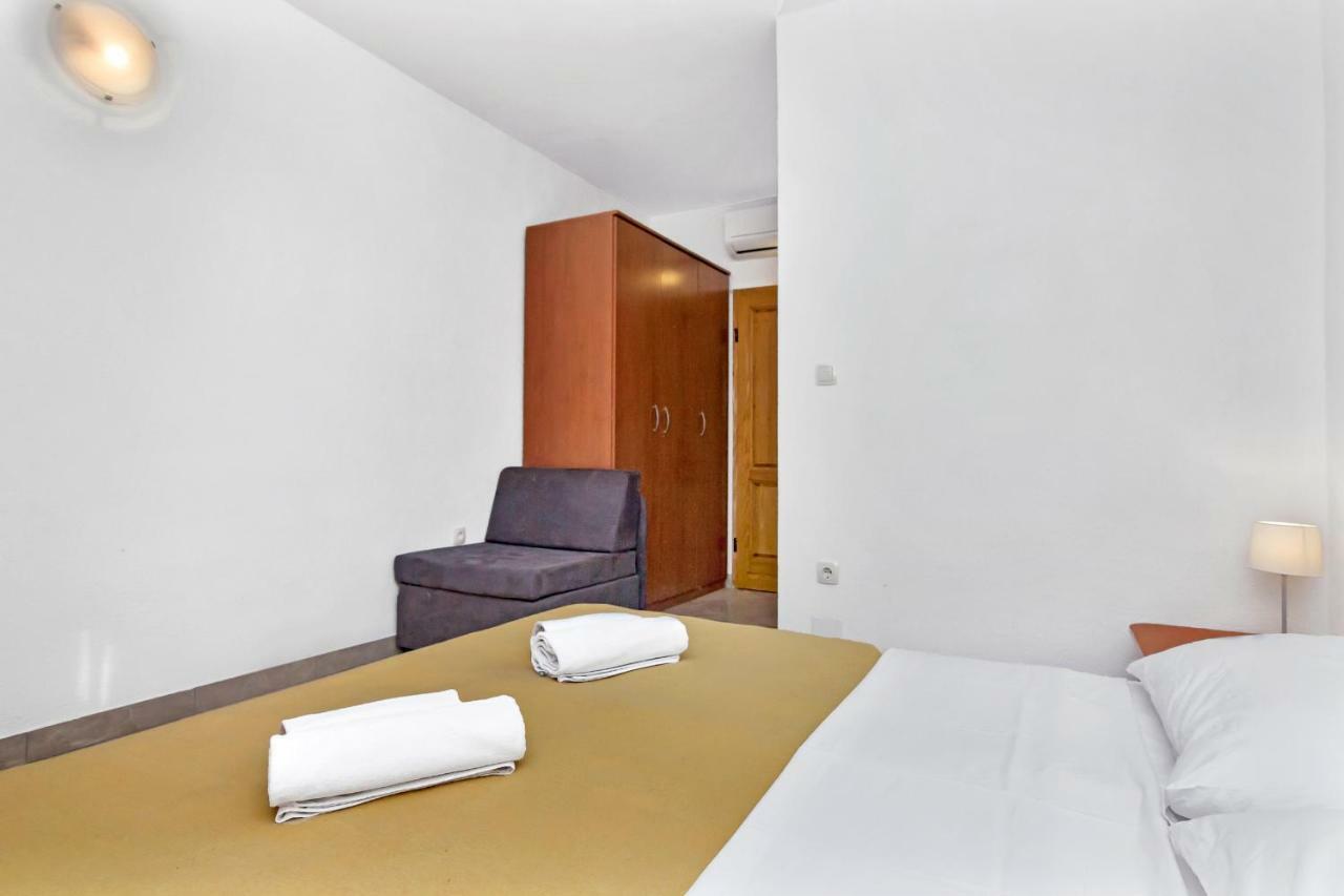 Apartmani Nikola Zastražišće Kültér fotó