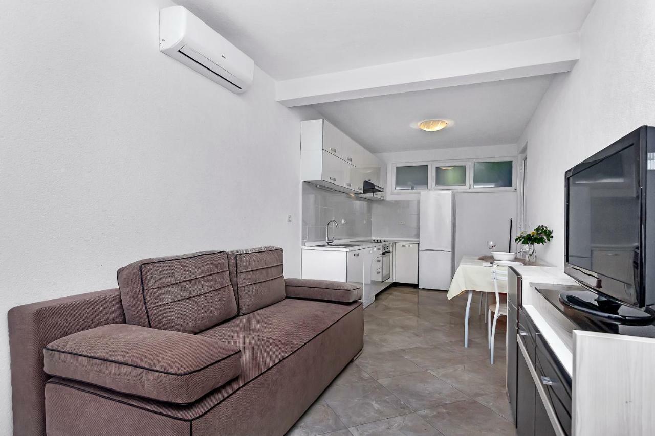 Apartmani Nikola Zastražišće Kültér fotó
