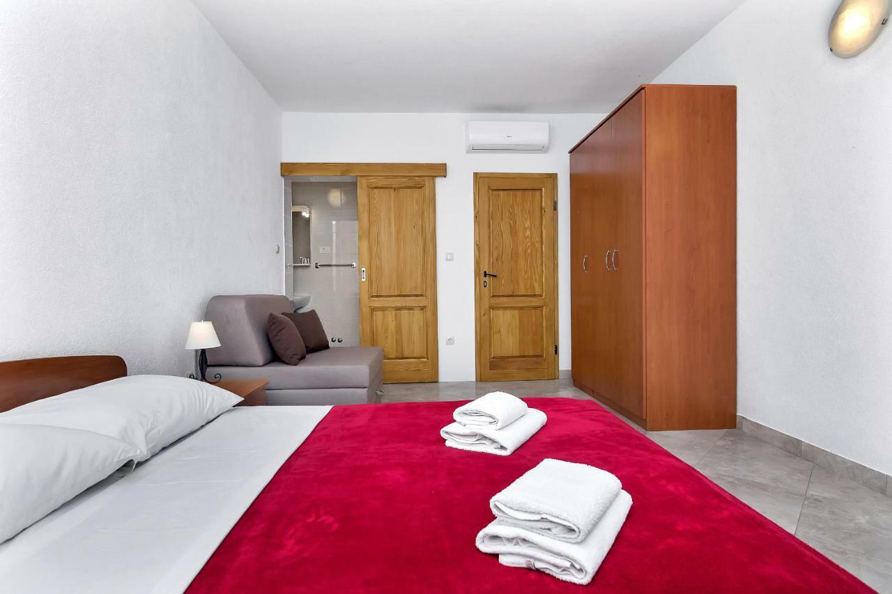 Apartmani Nikola Zastražišće Kültér fotó
