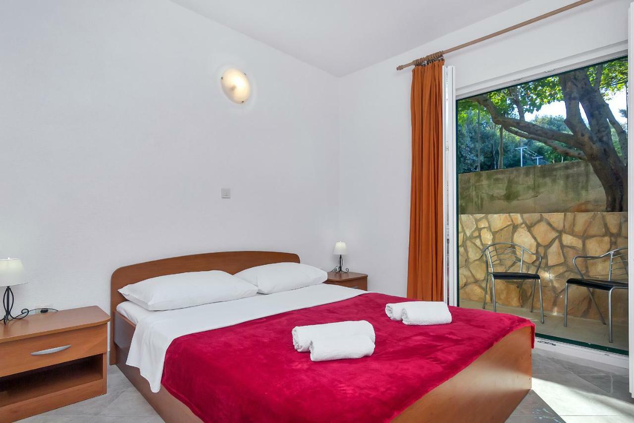 Apartmani Nikola Zastražišće Kültér fotó