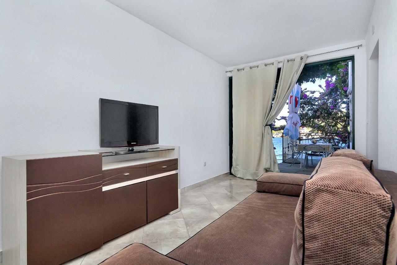 Apartmani Nikola Zastražišće Kültér fotó