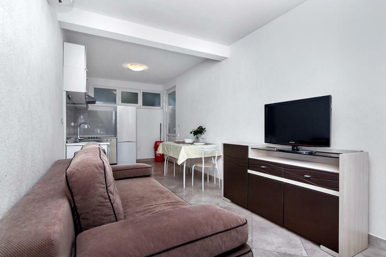 Apartmani Nikola Zastražišće Kültér fotó