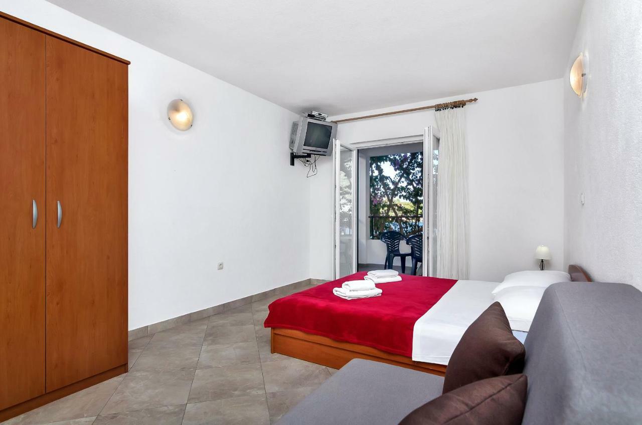 Apartmani Nikola Zastražišće Kültér fotó