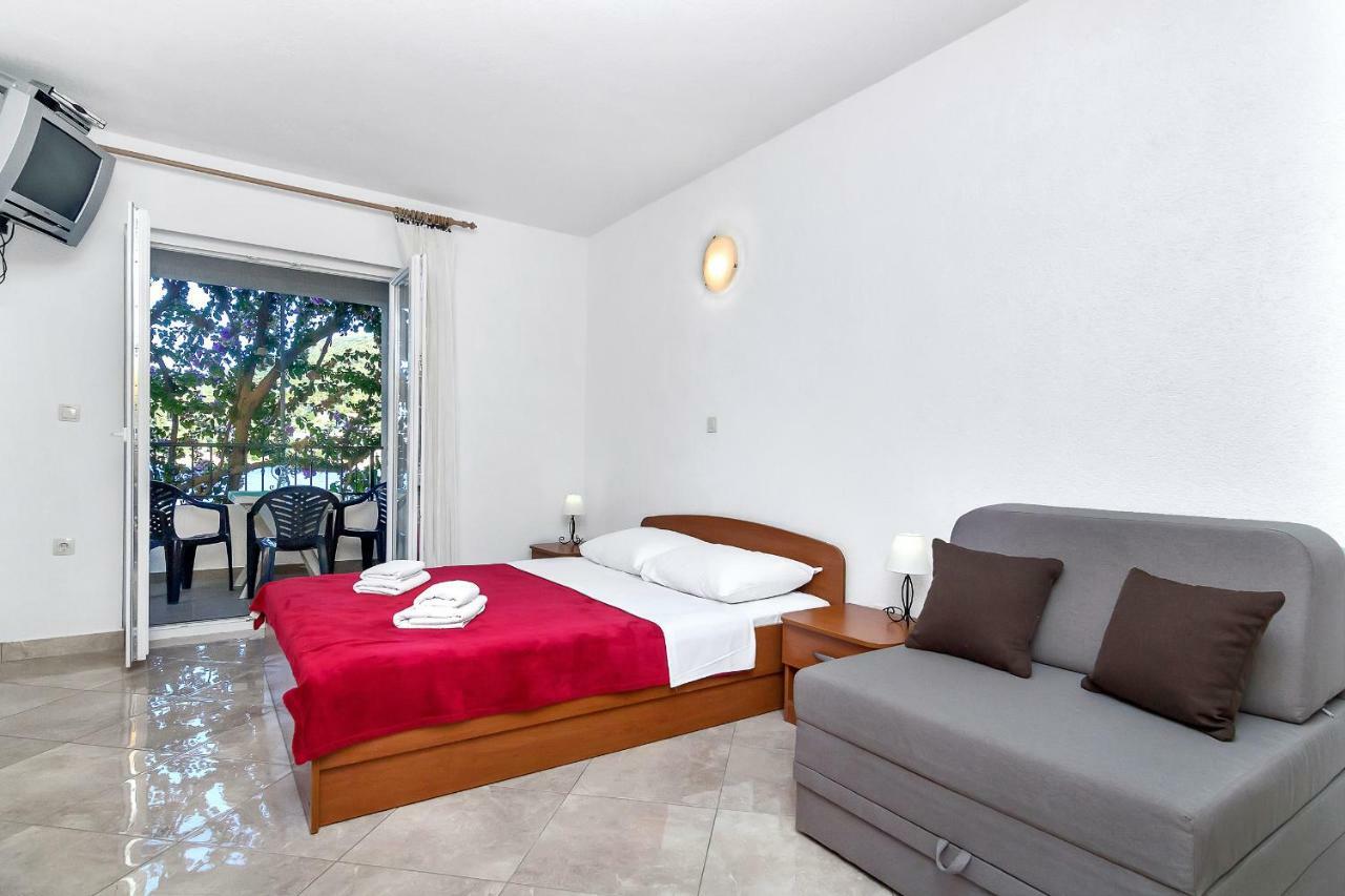 Apartmani Nikola Zastražišće Kültér fotó