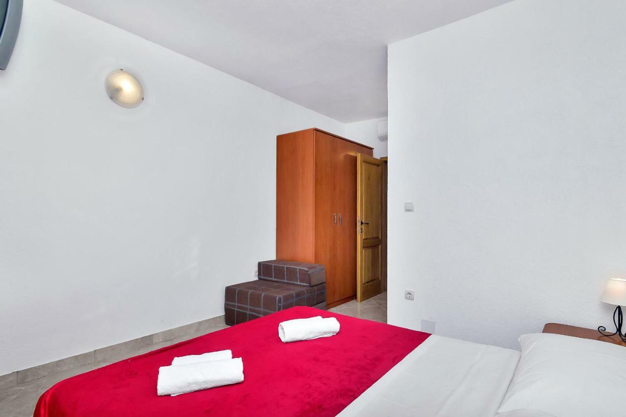 Apartmani Nikola Zastražišće Kültér fotó
