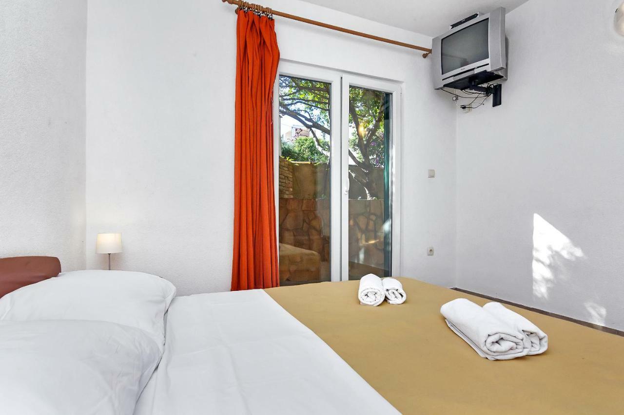 Apartmani Nikola Zastražišće Kültér fotó