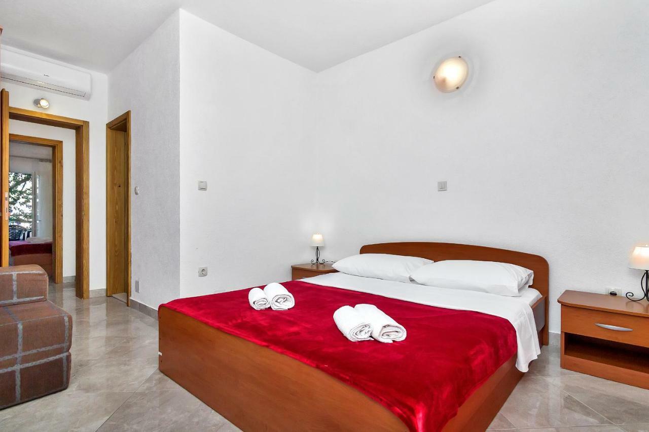 Apartmani Nikola Zastražišće Kültér fotó